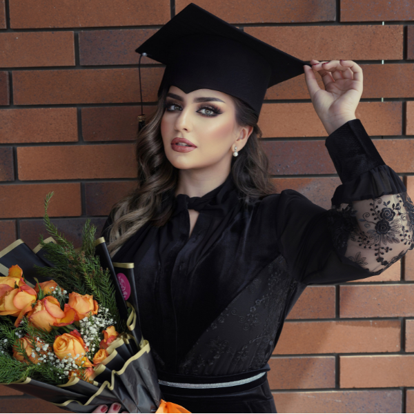 Una ragazza nel giorno della sua laurea